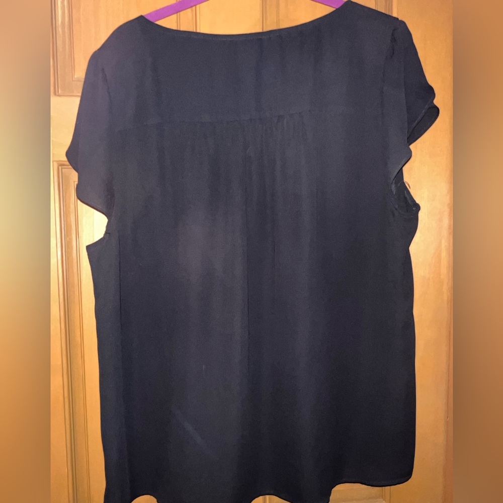 Black size 2 Torrid shirt with open design front detail at the top - Picture 3 of 3